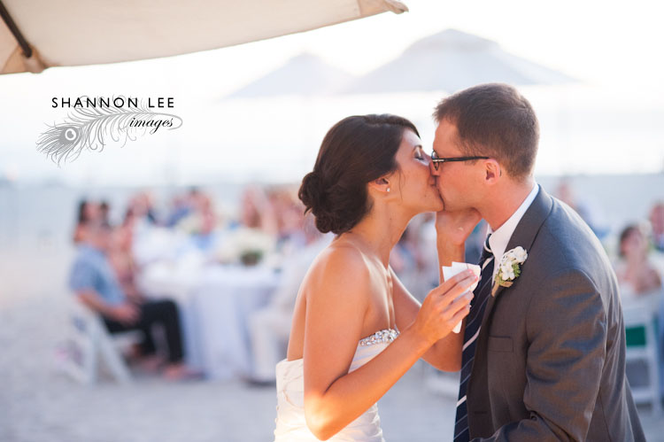wedding cake cutting