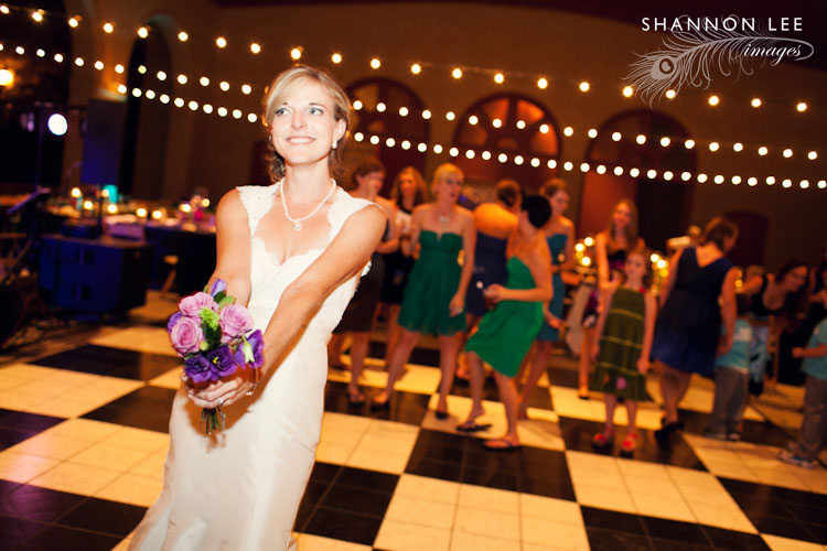 bouquet toss