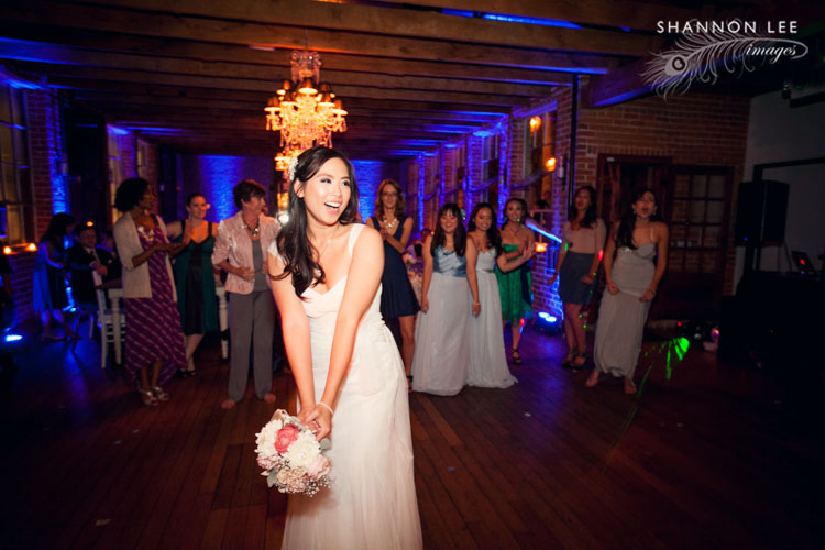 bouquet toss