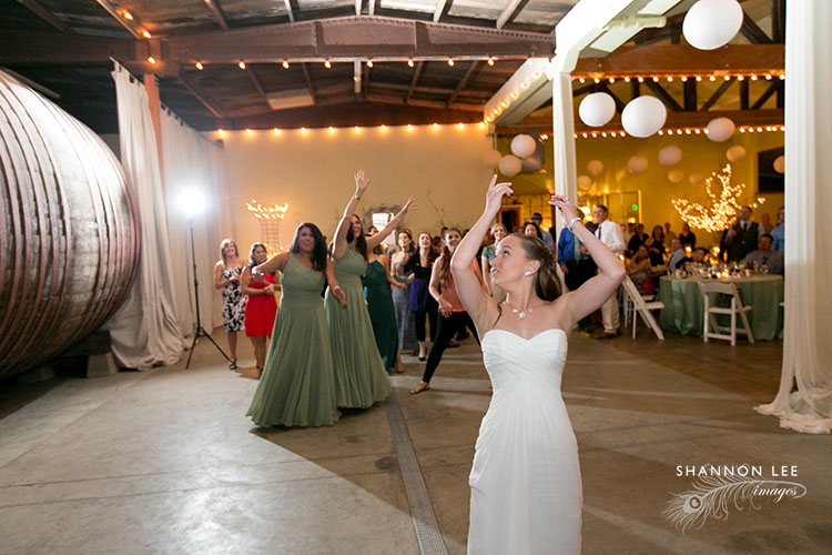 bouquet toss