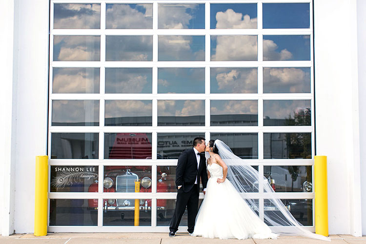st-louis-wedding-photographer-101 kemp auto museum wedding photographer