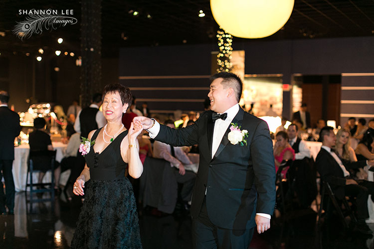 st-louis-wedding-photographer-147 kemp auto museum wedding reception